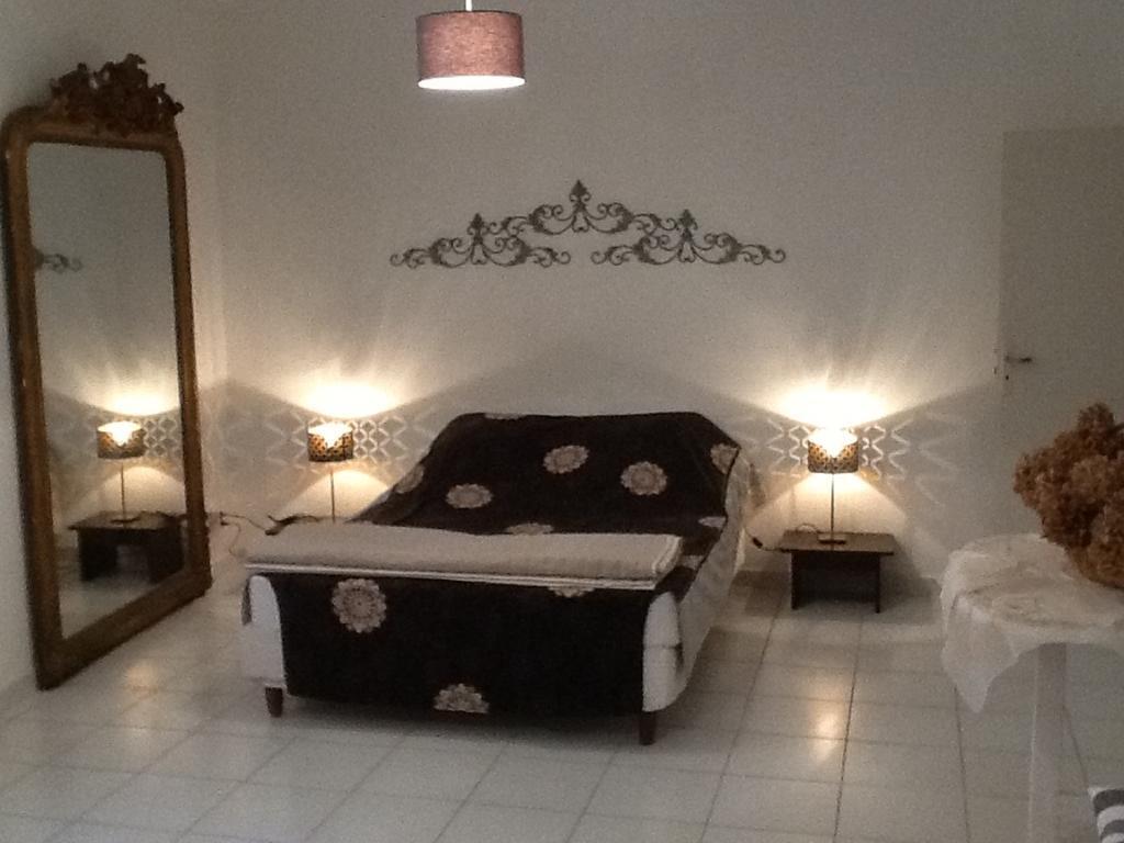 Le Presbytere Bed and Breakfast Rivesaltes Habitación foto
